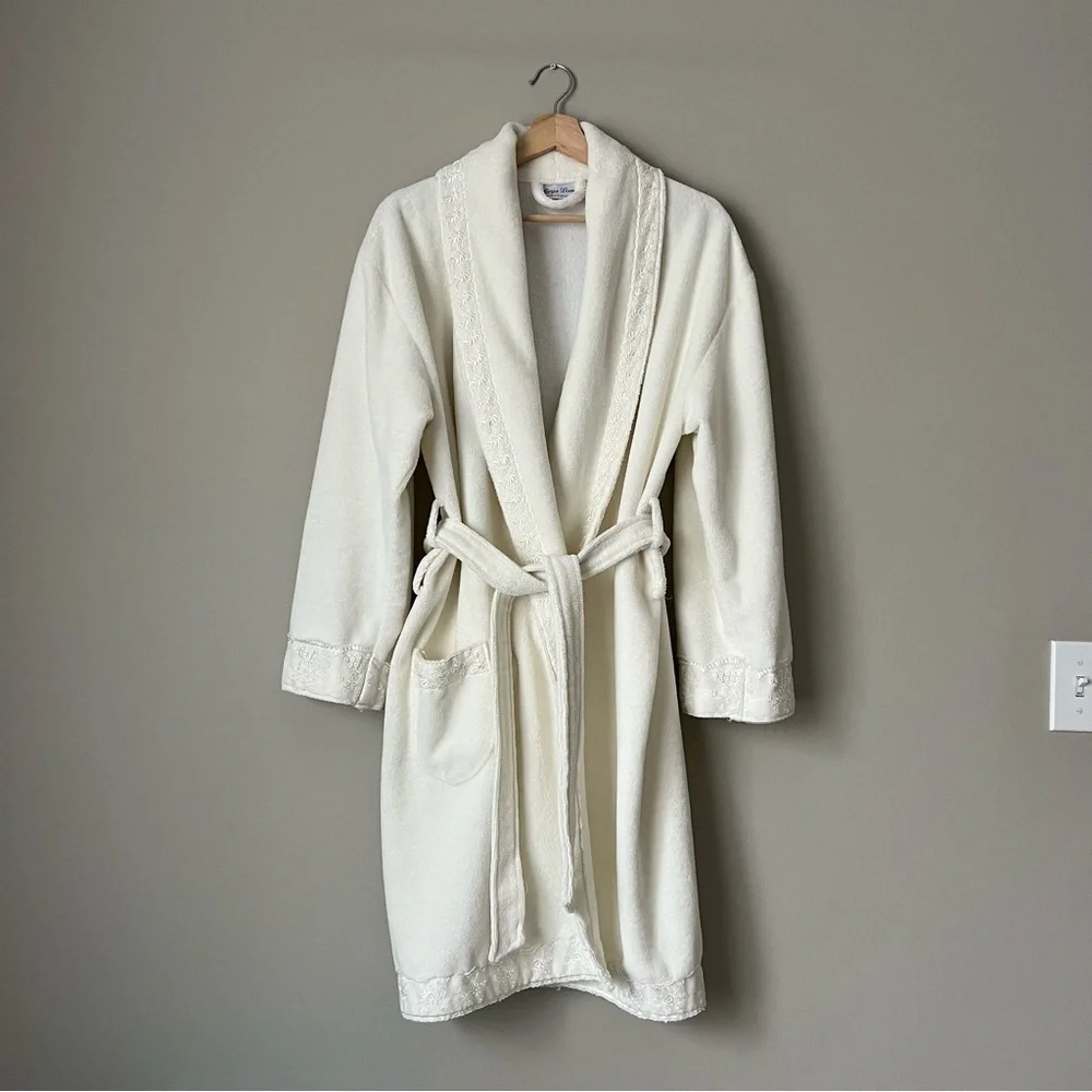 {Carpe Diem} Off White Lace Trim Robe - Picture 4 of 8